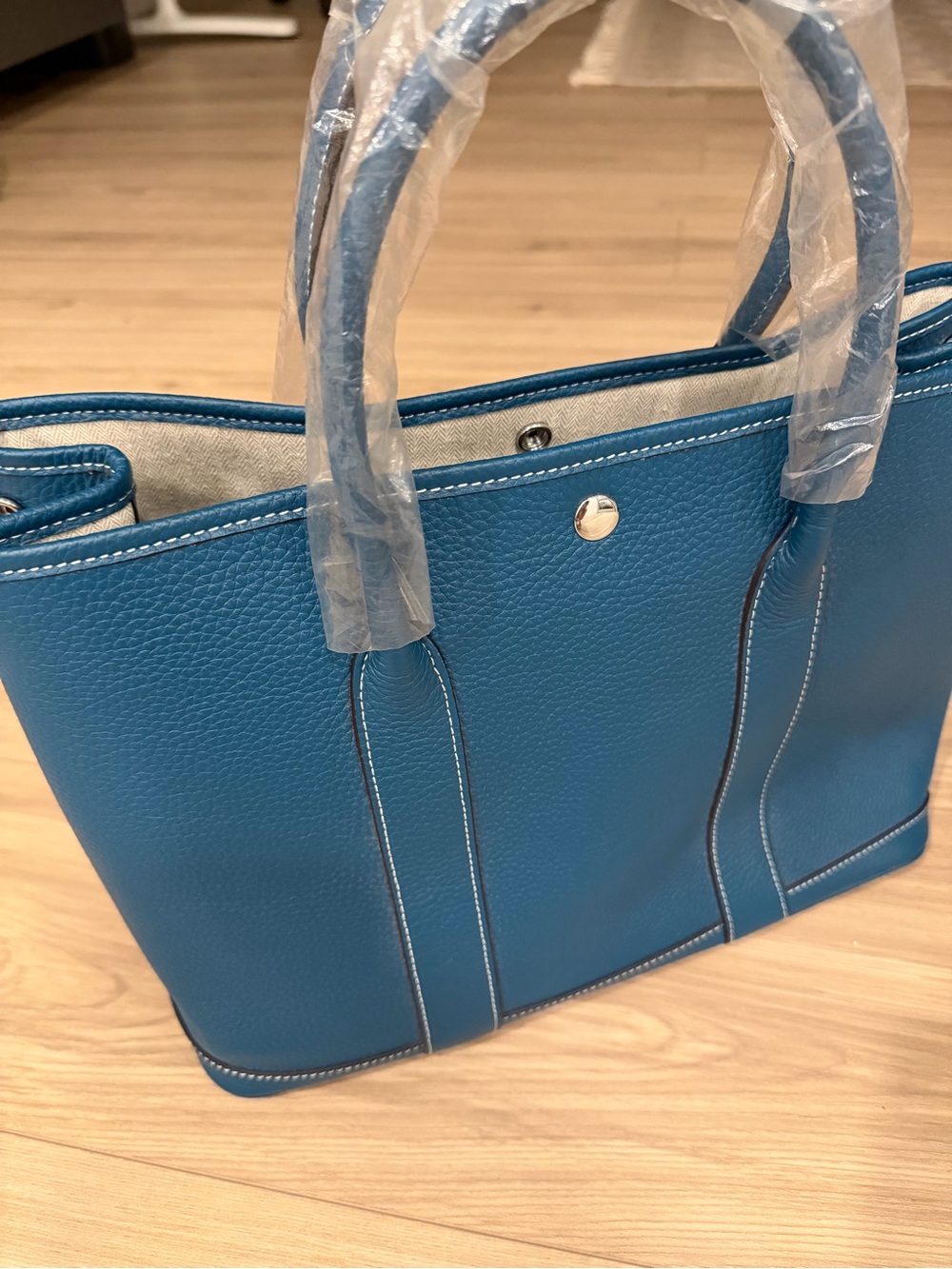 Pebbled Teal Tote with Contrast Stitching